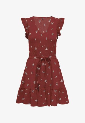 Robe rouge à manches courtes avec imprimé floral blanc, col en V, manches et ourlet volantés, ceinture nouée à la taille et jupe évasée.
