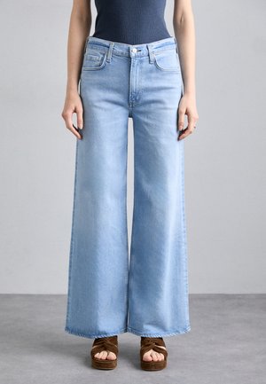 LOLI MID RISE BAGGY - Flared Jeans - neroli/light indigo