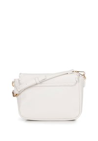 Borsa a tracolla bianca in pelle con una superficie liscia, forma rettangolare, tracolla regolabile e dettagli in metallo dorato.