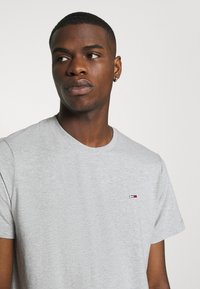 Tommy Jeans CLASSIC C NECK - T-shirt basic - light grey heather