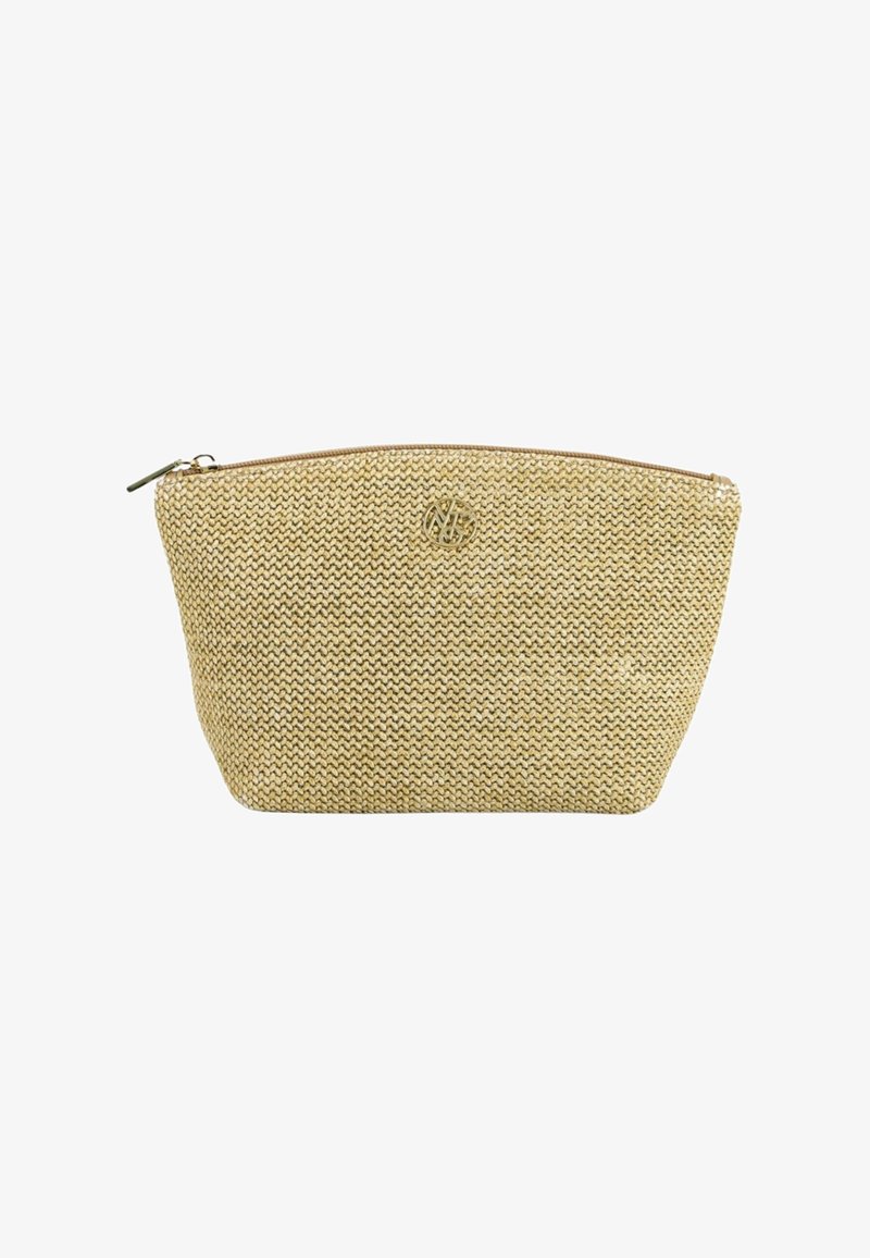 Pochette cosmetica intrecciata beige di forma arrotondata, con chiusura a zip e decorazioni in metallo dorato. Presenta una texture sottile e un dettaglio con logo impresso.