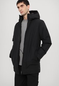 QUARTZ CO JULES - Dūnu mētelis - black