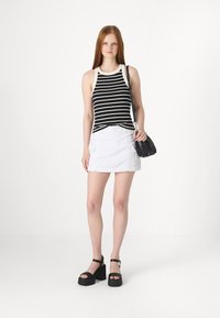 GAP MOD RIB HALTER CROP - Top - black/white