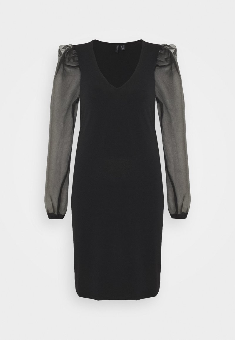 Robe noire mi-longue avec manches longues bouffantes transparentes et décolleté en V sur fond blanc.