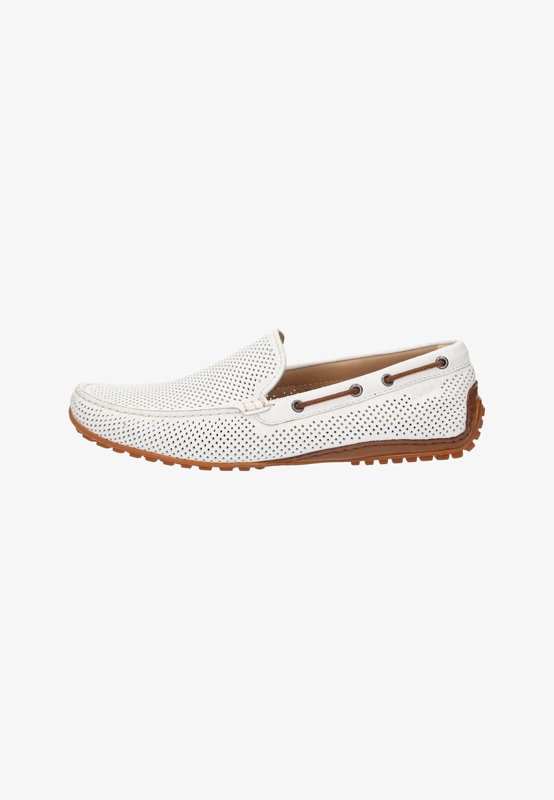 Weiße perforierte Slipper mit brauner Gummisohle, die ein minimalistisches Design und runde Akzent-Ösen aufweisen. Glatte Textur und atmungsaktives Material.