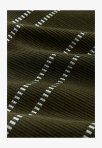 Ausgewählt, khaki green stripe