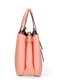 Borsa a tracolla in pelle texturizzata rosa con due manici superiori, un anello in metallo dorato e una forma compatta e strutturata. Le pieghe laterali evidenti arricchiscono il design.