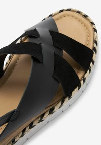 Next FOREVER COMFORTÂ® CROSSOVER SPORTS WEDGES - Pleištapadžiai sandalai - black