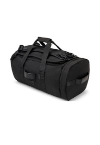 Fekete duffel táska, téglalap alakú, tartós anyagból készült. Két strapabíró fogantyúval, állítható vállpánttal és dombornyomott logóval rendelkezik.