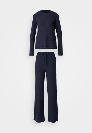 Marineblåt ribbet loungewear-sæt med langærmet top og brede bukser. Toppen har en rund halsudskæring; bukserne har en snore i taljen.