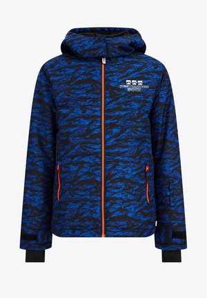 Blå og sort camouflage-mønstrede vinterjakke med hætte, orange lynlåse og "Destination Snow" logo på brystet.