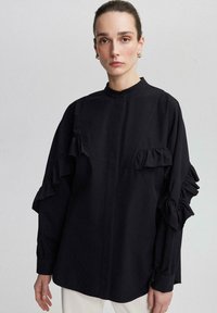 Touché Privé FRILL DETAILED - Gombos blúz - black