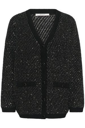 Svart strikket cardigan med diagonale sølvpaljetter, V-hals, knappelukking foran, ribbede mansjetter, nederkant og to frontlommer med knapper.