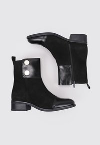 Sandra Fontán BOLIVIA - Classic ankle boots - black