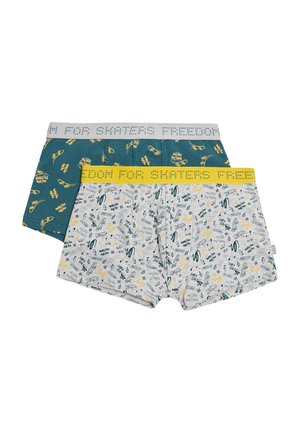 Dos pares de boxers: uno en color teal con gráficos de skateboarding, y otro en gris claro con patrones coloridos. Cinturas elásticas en gris y amarillo.