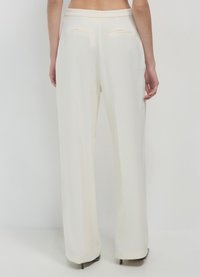Calliope CREPE - Stoffhose - bianco latte