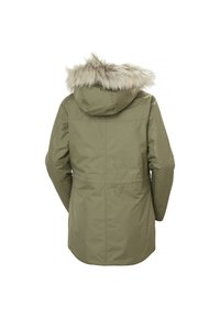 Olivově zelená parka s kapucí lemovanou kožešinou, dlouhými rukávy a hladkým, voděodolným povrchem.