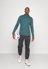 Nike Performance ACADEMY DRILL TOP - Pikkade varrukatega topp - deep jungle/black