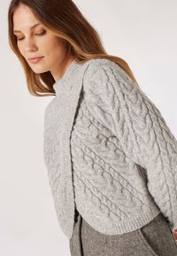 Apricot CABLE CROPPED WRAP  - Maglione - grey