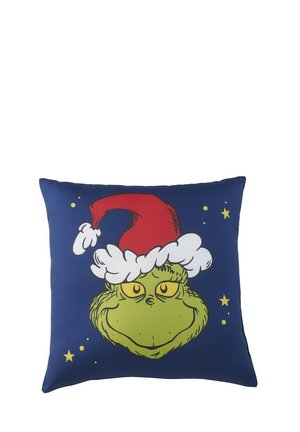 Cuscino quadrato con un personaggio verde che indossa un cappello di Babbo Natale rosso su uno sfondo blu, con accenti di stelle gialle. Texture del tessuto liscia.