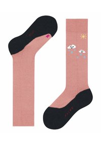 Rosa Socken mit einem Design aus Wolken und Sonne, dazu blaue Regentropfen. Dunkelblaue Ferse und Spitze, mit rotem "FALKE"-Branding. Glatte Textur.