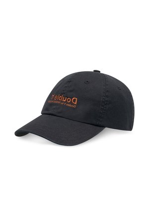 Cappellino da baseball nero con visiera curva e testo ricamato arancione "Doublav" sul pannello frontale.