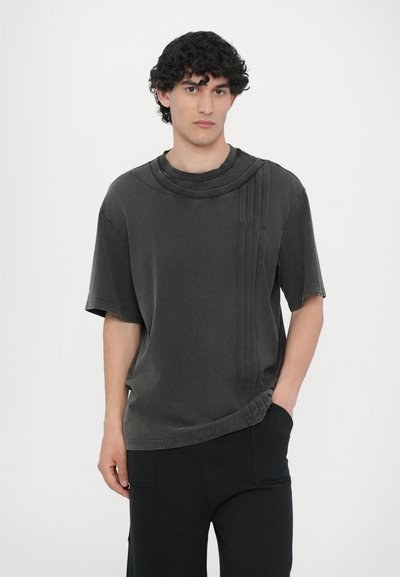 AVAVAV Tracksuit bottoms - black