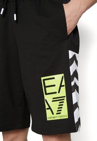 EA7 Emporio Armani BERMUDA - Shorts - Black