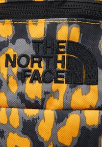 The North Face BOREALIS CLASSIC - Laisvalaikio kuprinė - brown/black