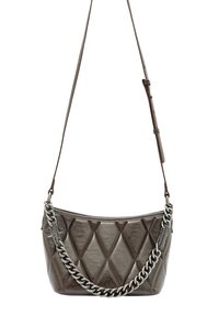 Quilted, mørkebrunt læder skuldertaske med en buet form, kæderekke og diamantmønster detaljer. Glat tekstur, justerbar rem.