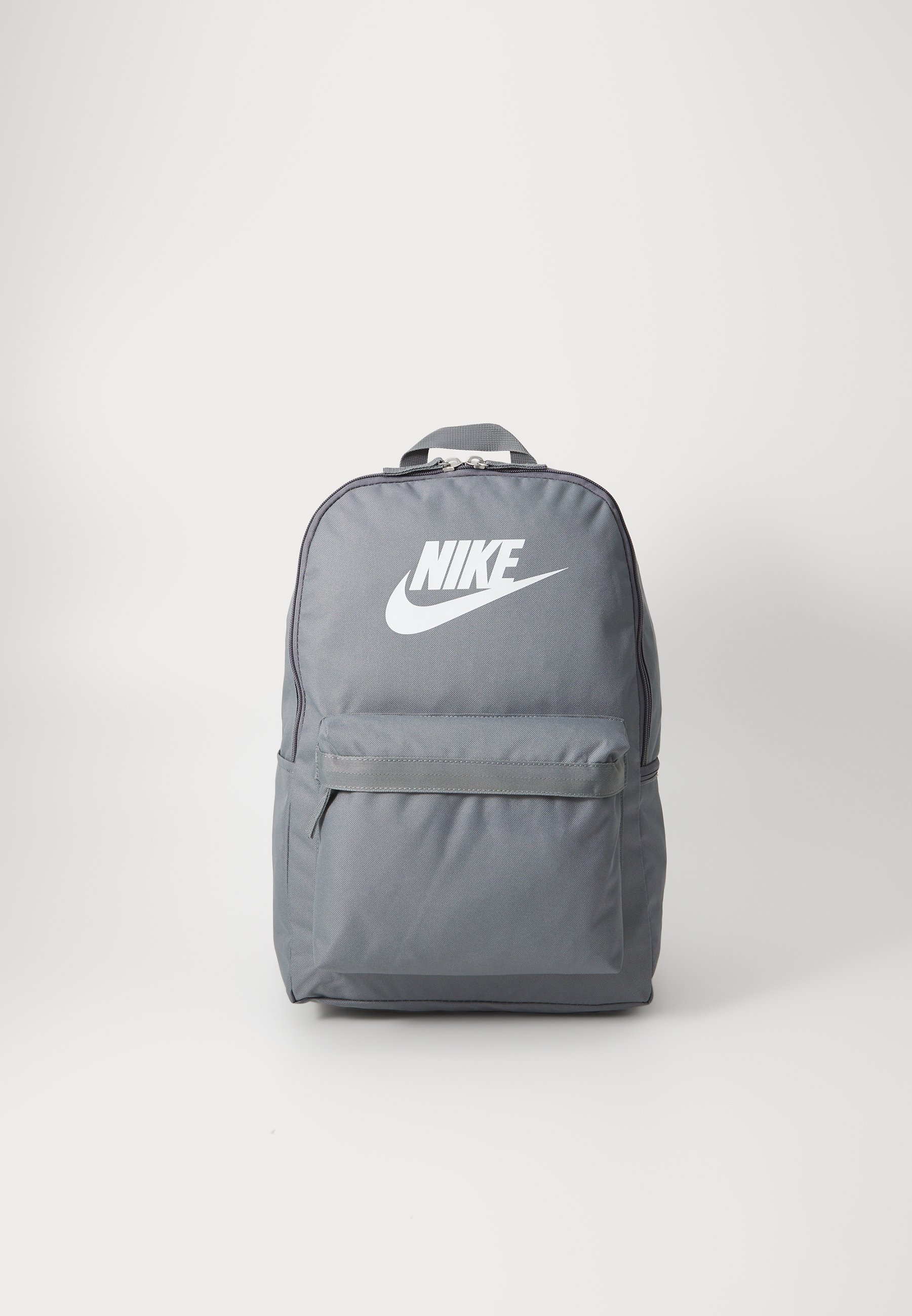Nike Backpacks For Girls Nike Sportswear HERITAGE UNISEX Tagesrucksack Smoke Grey/white/grau Zalando Nike Backpacks For Girls Nike Sportswear HERITAGE UNISEX Tagesrucksack Smoke Grey/white/grau Zalando