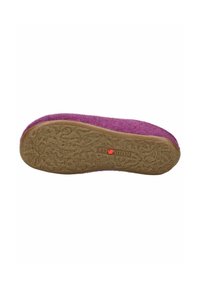 Fialová filcová bačkůrka s textured hnědou gumovou podrážkou, označená "HaFLINGER" a velikost "37," zobrazená z pohledu shora.
