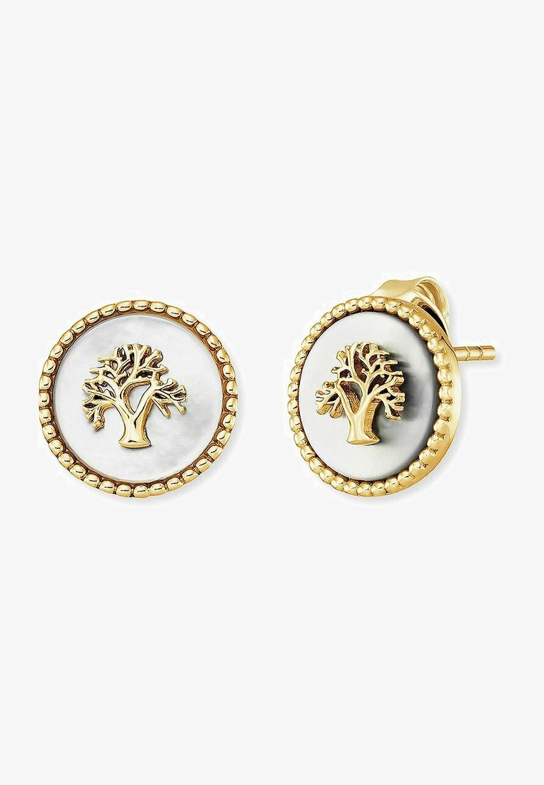 Guldtonede øreringe med rund, hvid emaljeindsats med et trædesign; fremhævet med en perlekant for tekstur og detaljer.