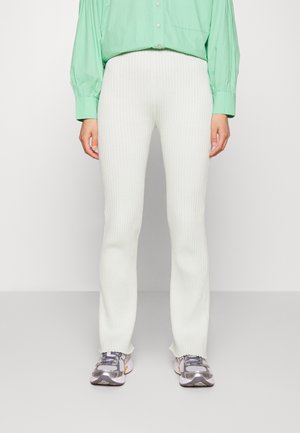SLIM TROUSERS WITH SLIGHT FLARE - Calças - mint