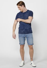 Koroshi SHORT SLEEVE - Marškinėliai su spaudiniu - indigo blue
