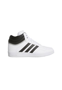 Białe sneakersy za kostkę wykonane ze skóry, z czarnymi akcentami, posiadające trzy czarne paski oraz wyściełany czarny kołnierz. Gumowa podeszwa.