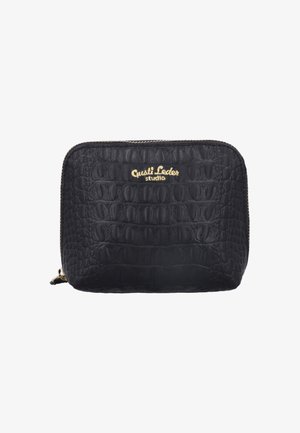 Schwarze geprägte Lederpouch mit Krokodilstruktur, goldenem Logo auf der Vorderseite und Reißverschluss. Kompakte rechteckige Form.