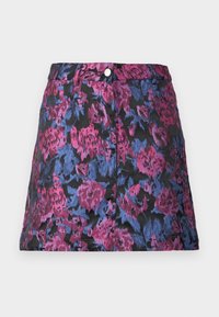 Blommig kjol med rosa och blå mönster på en svart bakgrund. Tillverkad av ett texturerat material, har den en framknäppning och sidofickor.