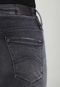 Tommy Jeans Vaqueros pitillo - black denim
