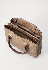 Guess NOELLE GIRLFRIEND SATCHEL - Torbica - latte/brown