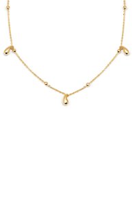 Collier en chaîne plaqué or avec un pendant allongé et des accents de perles sphériques, arborant un design de maillons délicat et texturé.