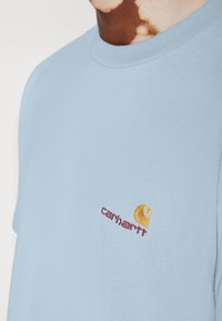 Carhartt WIP AMERICAN SCRIPT - Camiseta básica - frosted blue