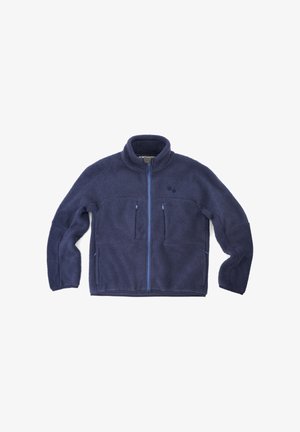 Marineblaue Fleecejacke mit hohem Kragen, zwei vorderen Taschen mit Reißverschluss und durchgehendem Reißverschluss. Sie zeichnet sich durch eine weiche Textur und kontrastierende Reißverschlüsse aus.