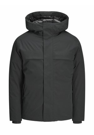 Jachetă neagră impermeabilă cu un guler înalt, închidere cu fermoar și două buzunare pe piept, având o textură mătăsoasă și un design minimalist.