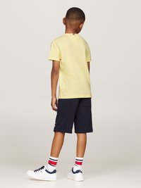 Tommy Hilfiger ESSENTIAL TEE UNISEX - Camiseta básica - lemon zest