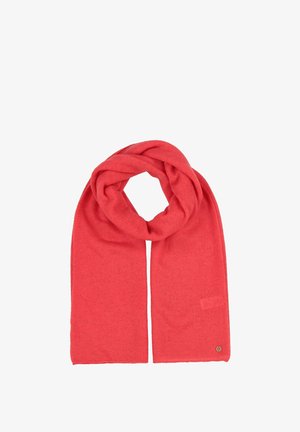 Korall színű sál, puha anyagból készült, sima textúrával és hurkos kialakítással; kis márkás kiegészítőt tartalmaz.