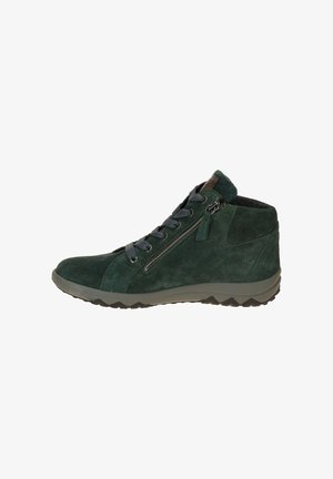 Grüne Wildleder-Ankle Boots mit gummierter Sohle, ausgestattet mit grauen Schnürsenkeln und einem seitlichen Reißverschluss. Strukturierte Oberseite und leicht gepolsterter Schaft.