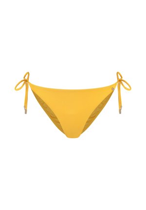 Slip bikini giallo brillante con chiusure laterali a fiocco e piccoli dettagli metallici su sfondo bianco.