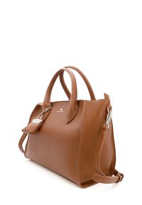 Brązowa skórzana torebka o fakturowanym wykończeniu, z podwójnymi uchwytami u góry, odpinanym paskiem oraz małą przednią kieszenią zabezpieczoną detalem w kształcie kłódki.