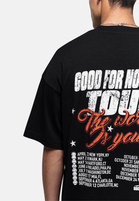 Good For Nothing - T-shirt z nadrukiem